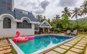 Grey Mosaics By Stayvista - Mountain-View Villa In Vasai With Pool, Spacious Lawn & Terrace